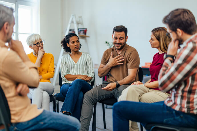 Terapia de grupo como apoyo emocional.