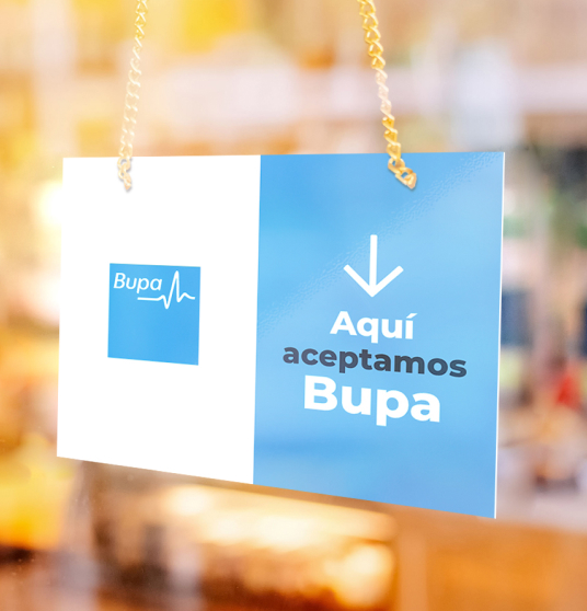 Aviso colgante para puerta con texto: "Aquí aceptamos Bupa".